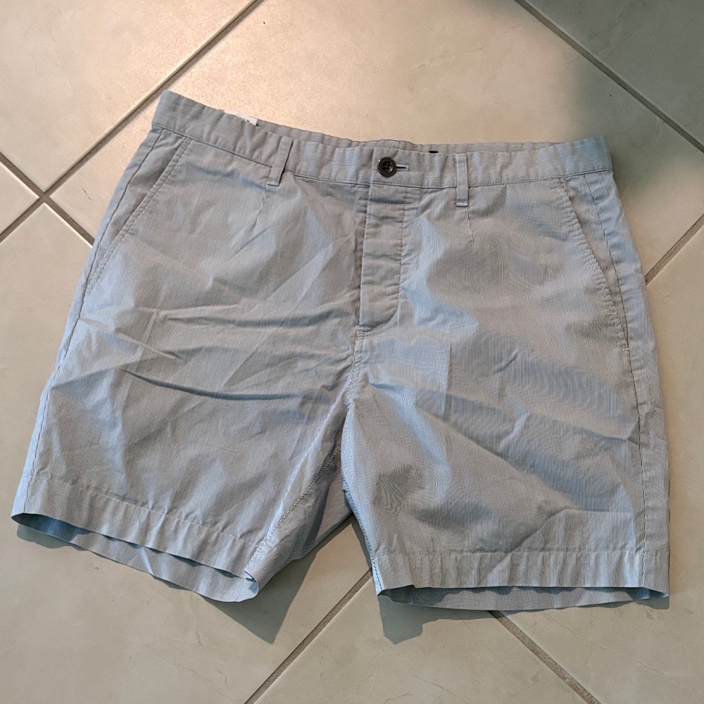 Men’s theory shorts sz 33 micro stripes 1063